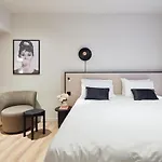 Rosa 4*